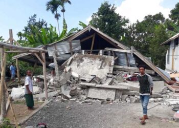 Indonesia’s Java Island is hit by a powerful 6.1 magnitude earthquake.