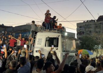 Hamas agrees to Gaza ceasefire plan while Israel calls for evacuation of Rafah.