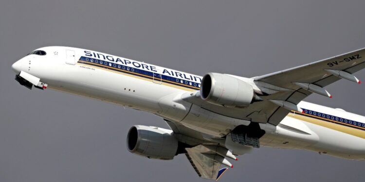 A 28-year-old student remembers the terrifying experience on Singapore Airlines: ‘The plane was shaking, passengers were hitting their heads, lights were breaking out’.