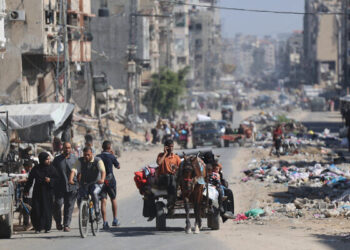 IDF tanks have arrived at the northern edge of Gaza City as efforts to combat Hamas intensify, according to local residents.