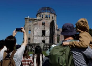 In Hiroshima Peace Park, attendees are optimistic that a Nobel Prize victory will enhance peace initiatives.