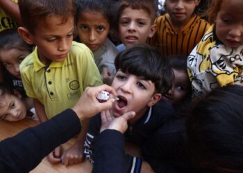 More than 140,000 children in southern Gaza are getting their second dose of polio vaccinations.