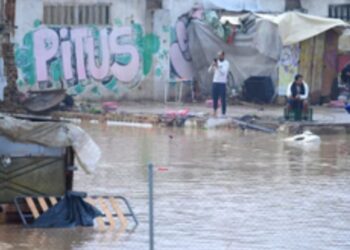 Thousands participate in the initiative to address the devastating floods in Spain.