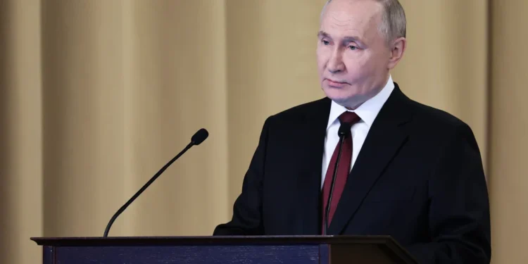 Russia and the US are tackling various issues in their bilateral relationship and are discussing the possibility of resuming direct flights during talks in Istanbul.