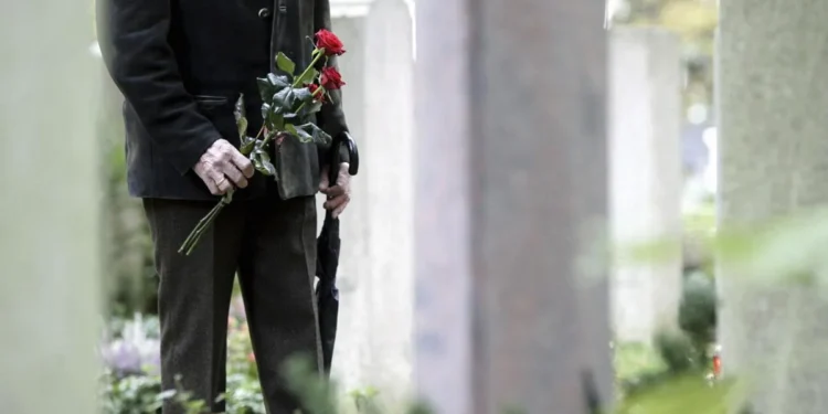 Munich enigma: QR codes found on more than 1,000 graves, police investigation wraps up.