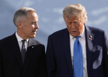 Trump imposes a 35% tariff on Canada starting August 1, and is considering tariffs of 15%-20% for other countries.