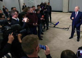 Putin describes the new US oil sanctions as an ‘unfriendly act’ and claims they will not impact the Russian economy.