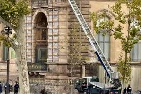 France’s Louvre is still shut following a ‘bold’ jewel heist that occurred in broad daylight, the minister acknowledges a failure in security.